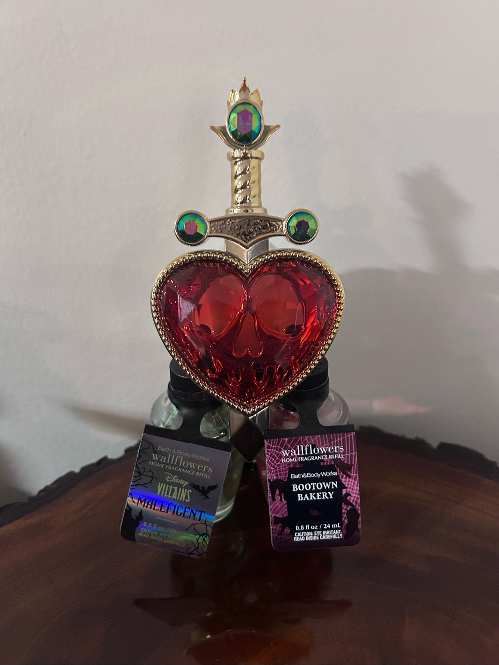 Bath & Body Disney Villains Evil Queen Pierced Heart wallflower plug & two plugs - Picture 8 of 10